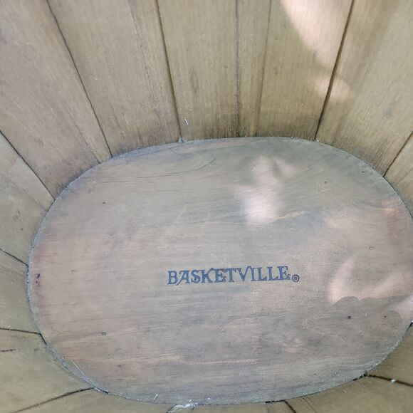 Basketville Vermont Picnic Basket Sturdy Vertical Slates Handles Apple Design - Picture 7 of 12